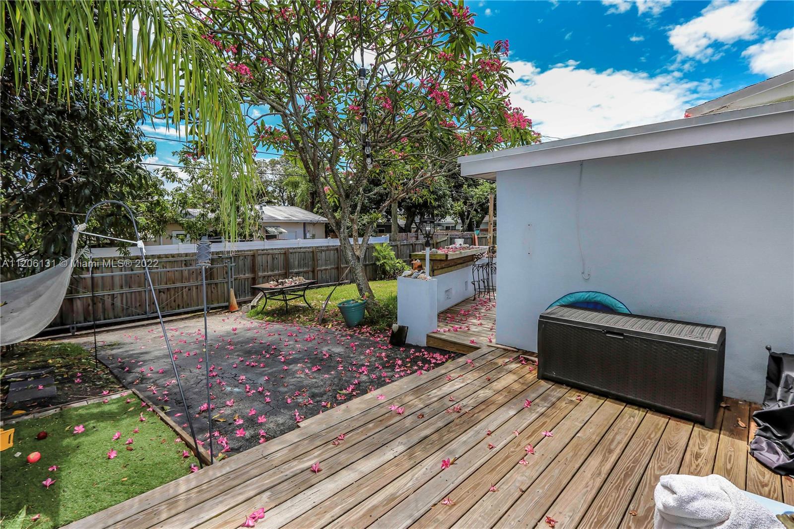 1711 North Park Road Hollywood, FL 33021 - Photo 24 of 29 a house view with a backyard space