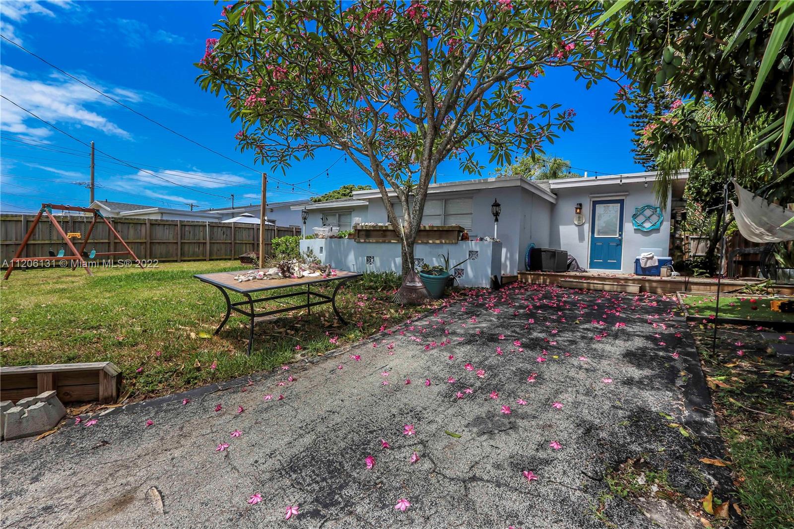 1711 North Park Road Hollywood, FL 33021 - Photo 25 of 29 a backyard of a house with barbeque oven table and chairs