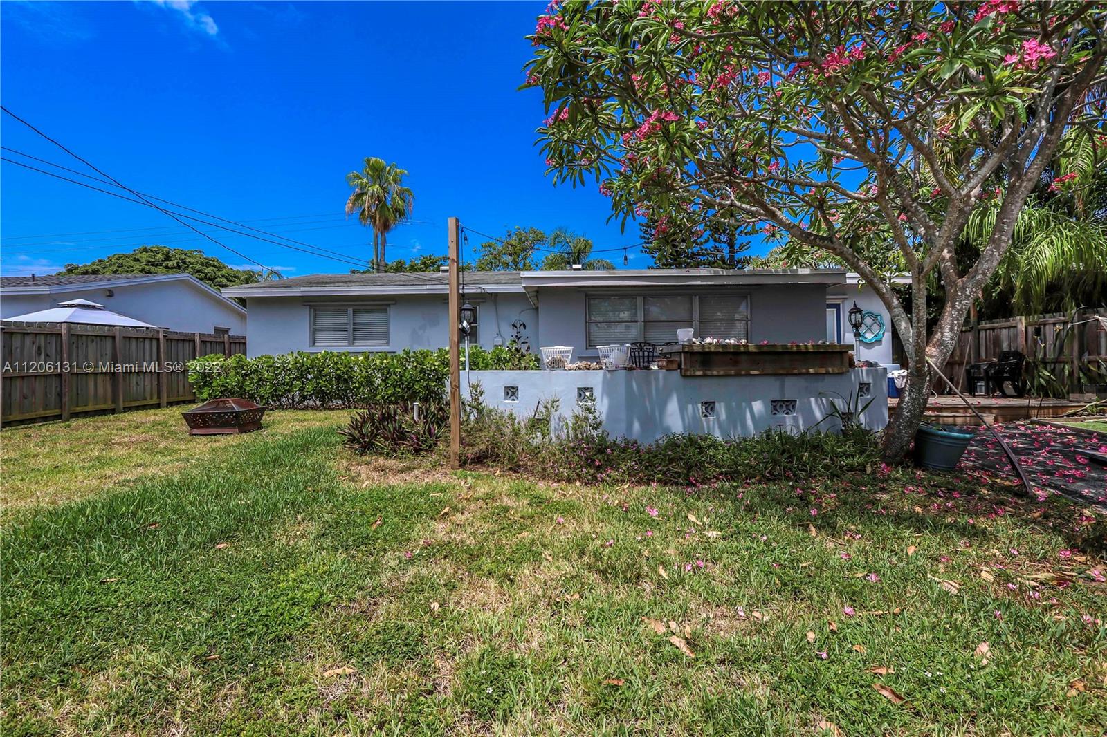 1711 North Park Road Hollywood, FL 33021 - Photo 26 of 29 a front view of a house with a yard