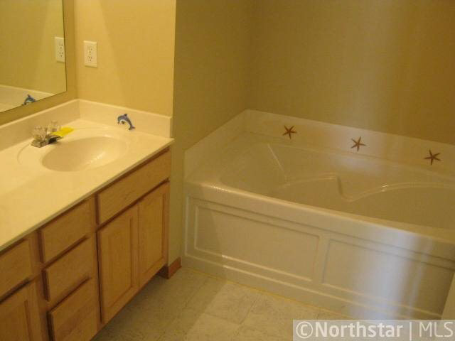 6821 Folkestone Road Apple Valley, MN 55124 - Photo 11 of 13 Gallery Image 11