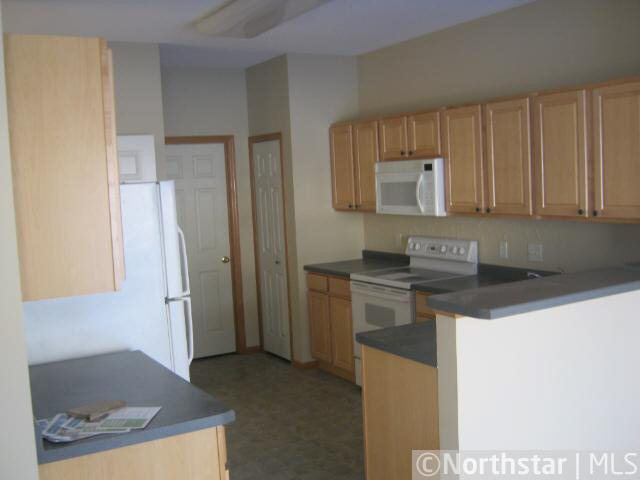 6821 Folkestone Road Apple Valley, MN 55124 - Photo 4 of 13 Gallery Image 4
