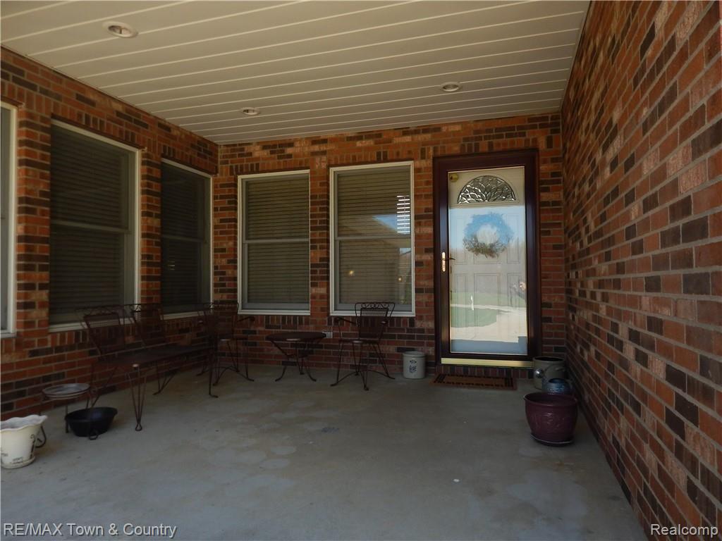 7355 Carpenter Road Flushing, MI 48433 - Photo 6 of 50 DSCN0681.JPG