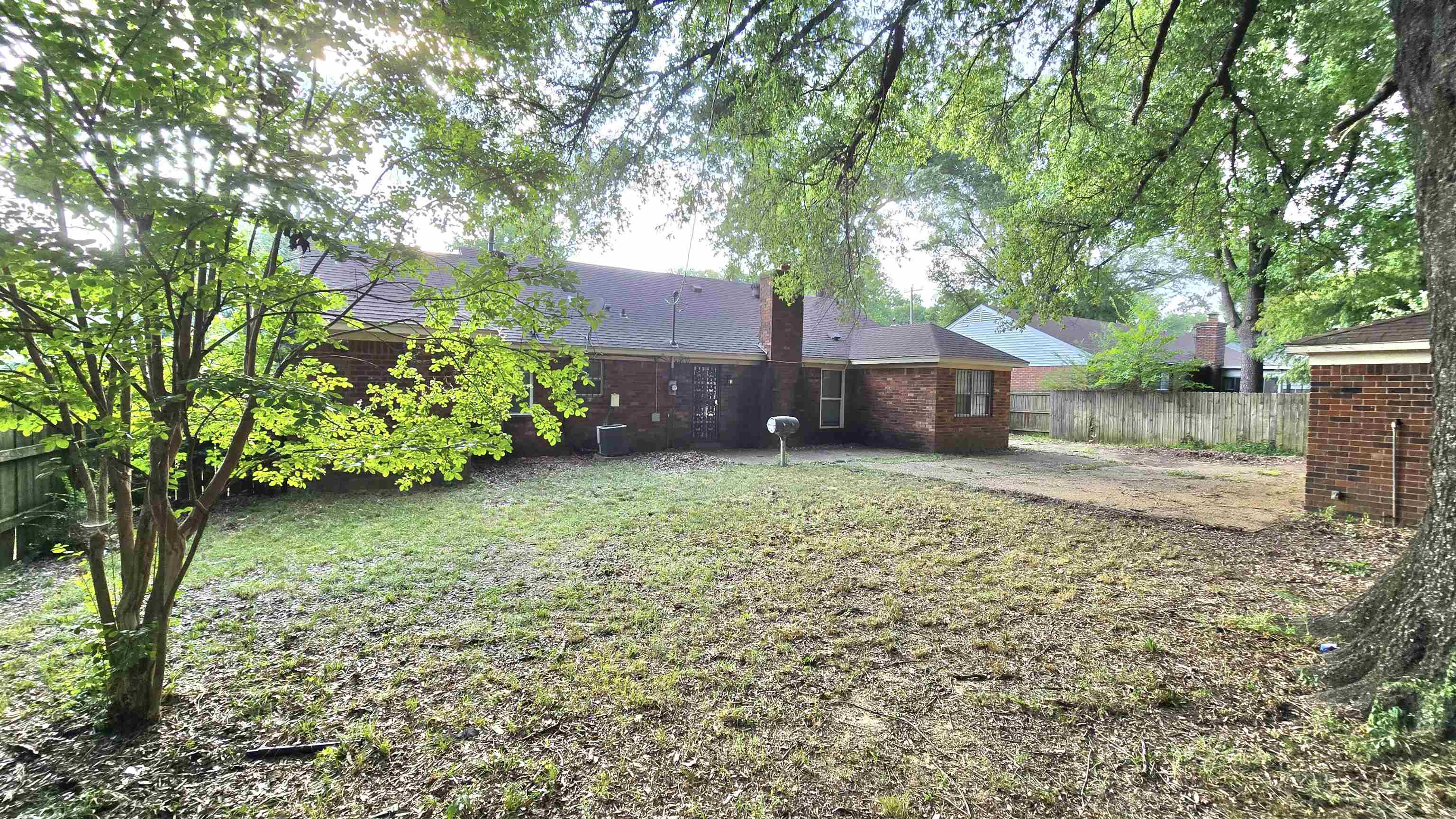 3068 South Mendenhall Road Memphis, TN 38115 - Photo 23 of 26 View of yard