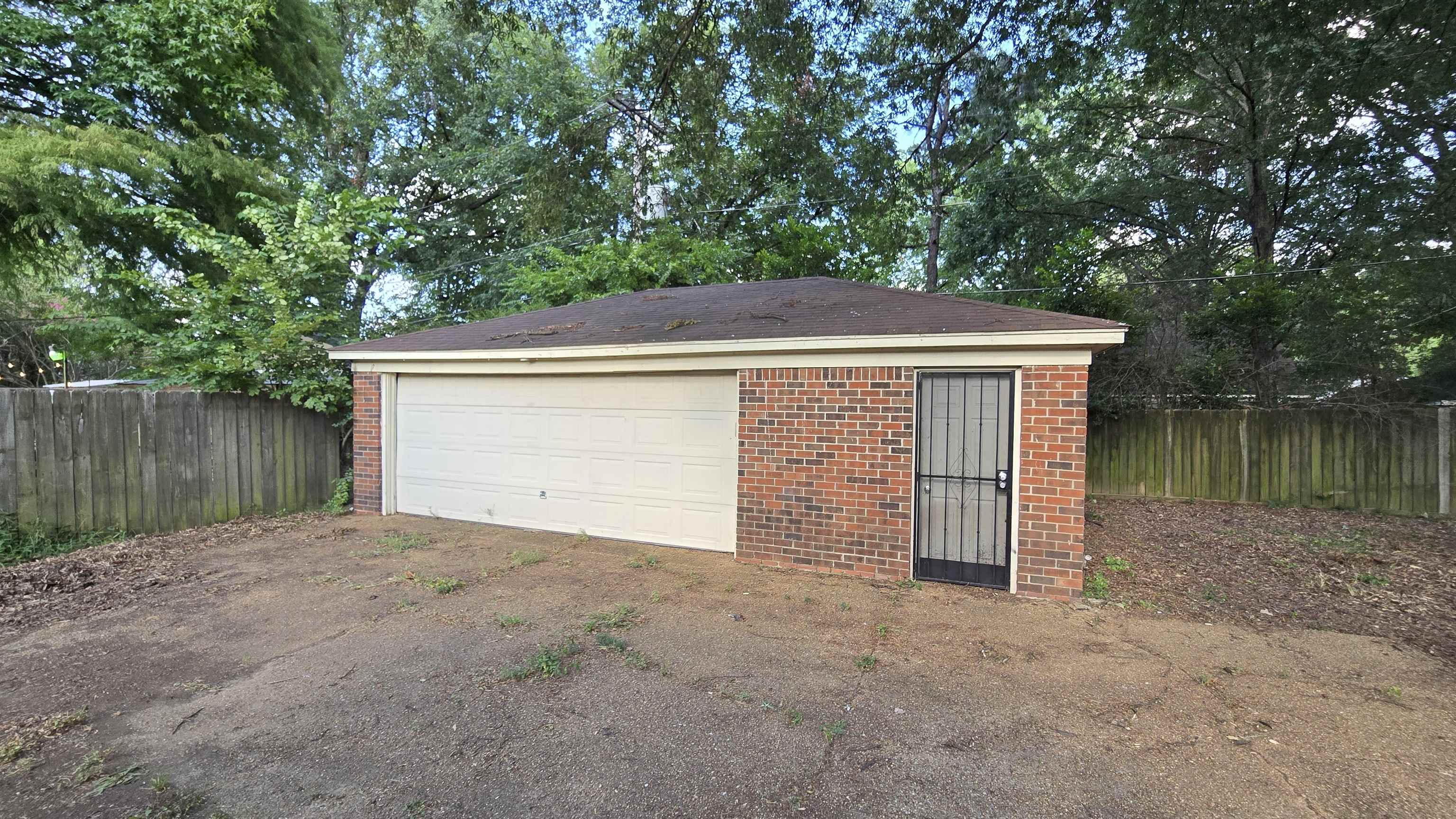 3068 South Mendenhall Road Memphis, TN 38115 - Photo 26 of 26 Detached garage featuring view of scattered trees