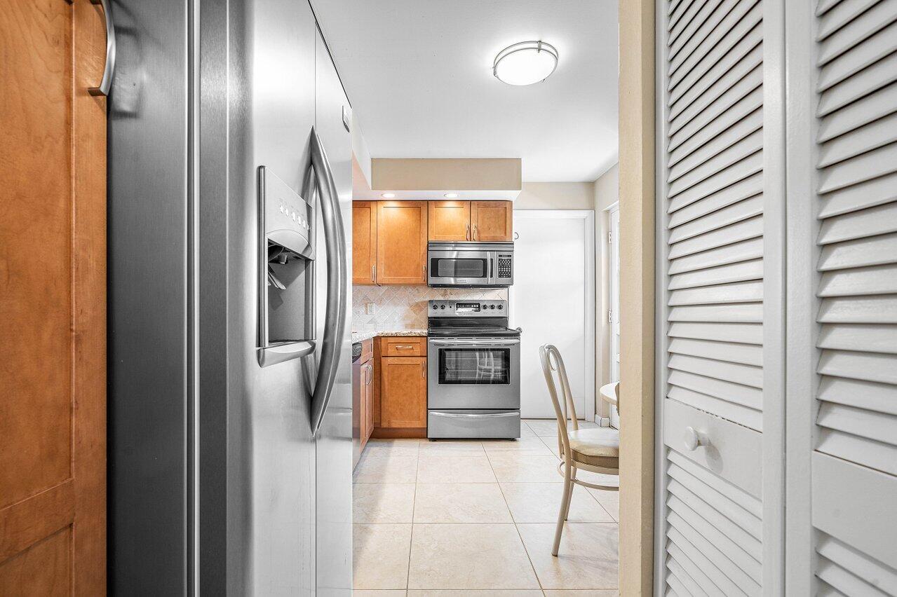 5301 Northwest 2nd Avenue, Unit 302 Boca Raton, FL 33487 - Photo 4 of 38 004-5301Northwest2ndAvenue-302-BocaRaton