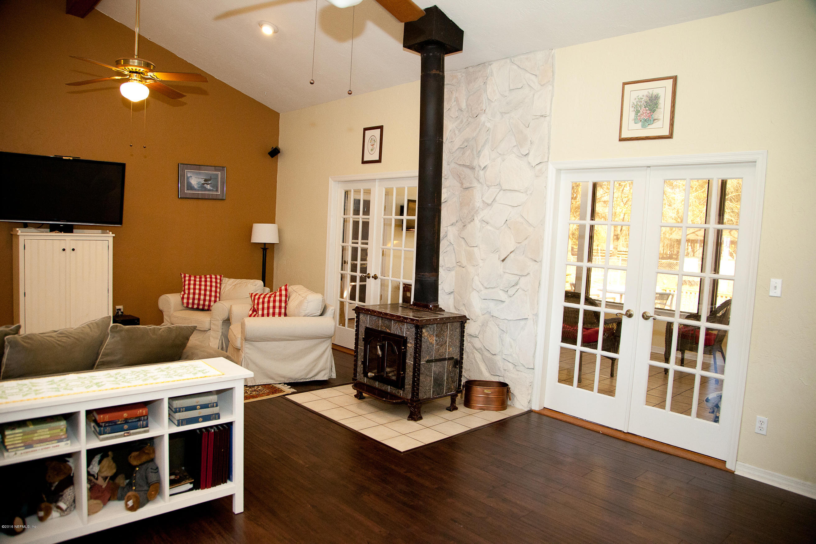 1255 Chaffee Road South Jacksonville, FL 32221 - Photo 7 of 27 LIVING ROOM/FIREPLACE