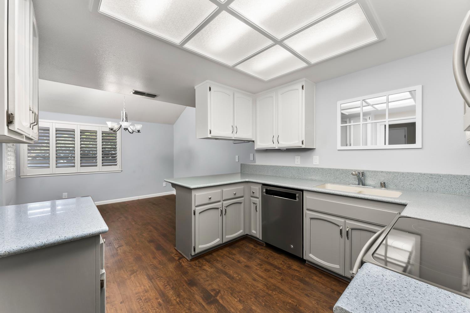 7023 Rio Cuarto Court Citrus Heights, CA 95621 - Photo 8 of 55