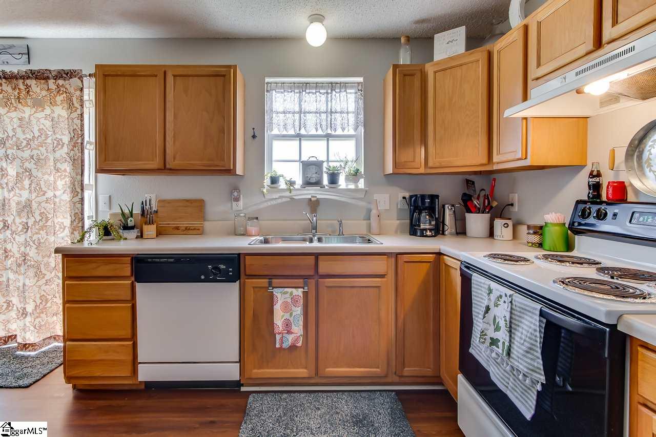 220 Spring Street Duncan, SC 29334 - Photo 7 of 21 Gallery Image 7