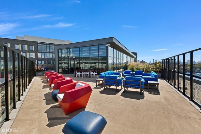 1025 West Addison Street, Unit 625 Chicago, IL 60613 - Photo 7 of 15 a view of a chairs and tables in the terrace