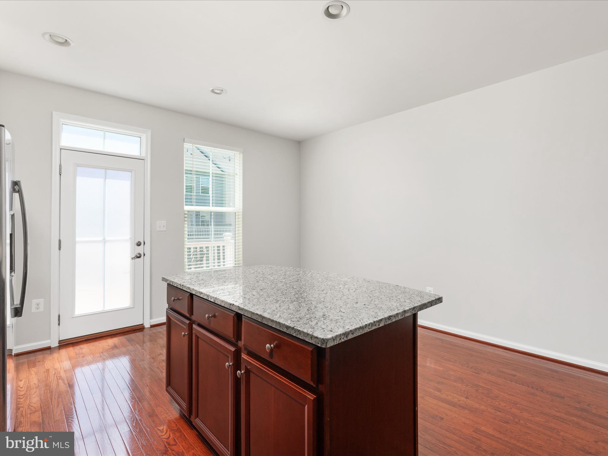 24913 Coats Square Aldie, VA 20105 - Photo 14 of 36 2E6A7574_24913 Coats Square - Joe Nguyen - Absolut