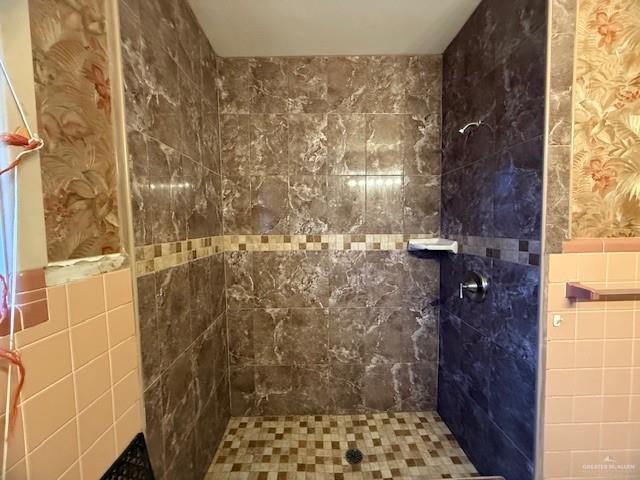 1606 North Grant Street Roma, TX 78584 - Photo 5 of 16 a bathroom with a shower