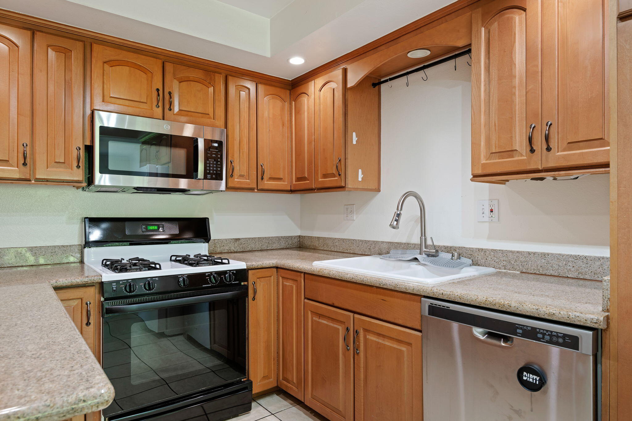 331 Northgate Drive, Unit D Goleta, CA 93117 - Photo 12 of 21 10-Kitchen (1)