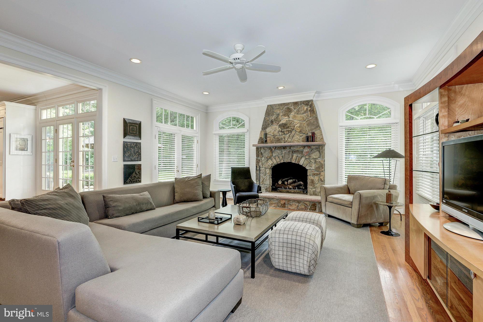 915 Chinquapin Road McLean, VA 22102 - Photo 11 of 30 Family Room
