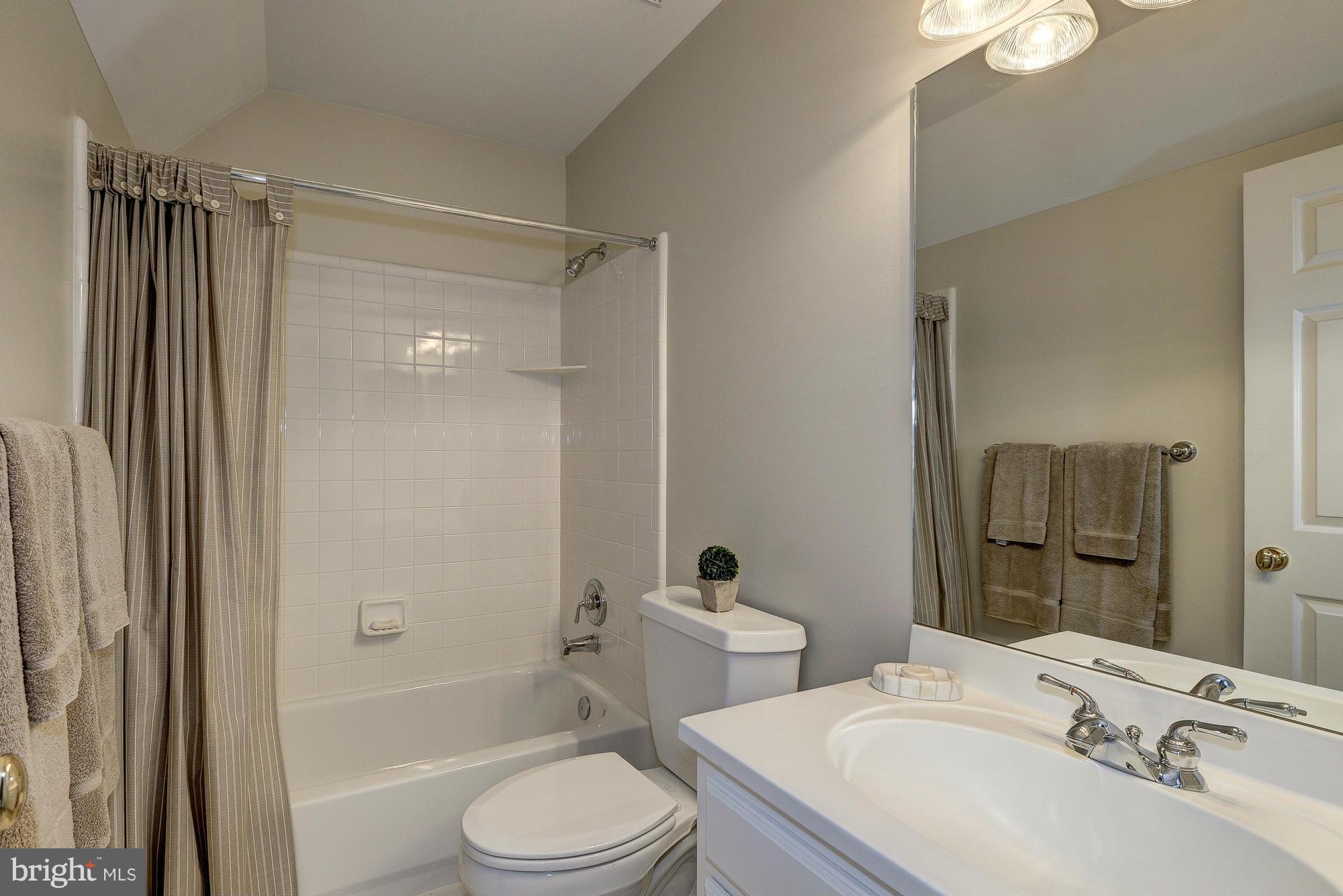 915 Chinquapin Road McLean, VA 22102 - Photo 15 of 30 Bath