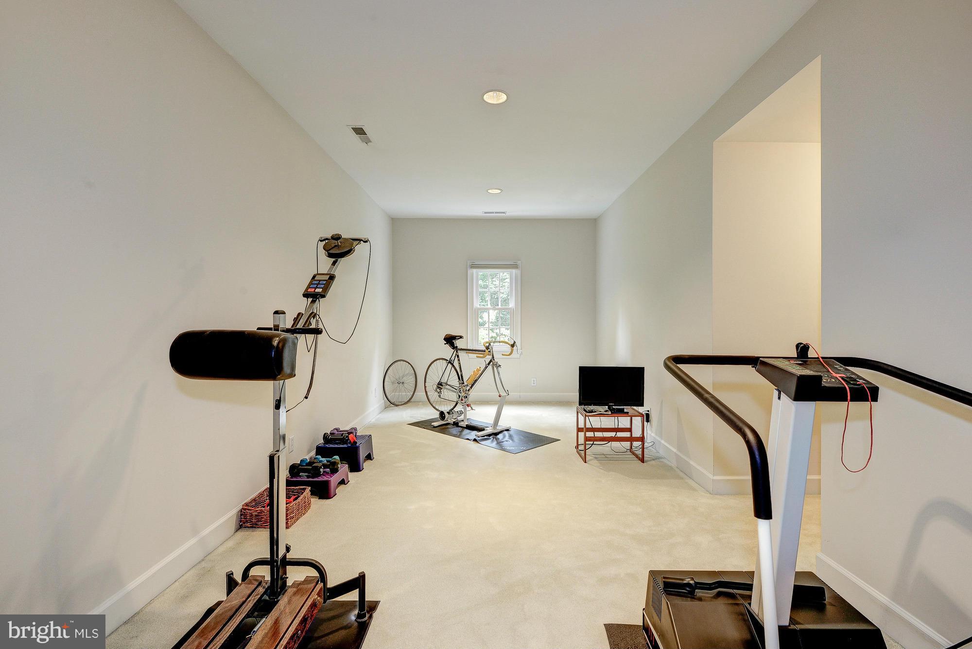 915 Chinquapin Road McLean, VA 22102 - Photo 21 of 30 Bonus Room off Master