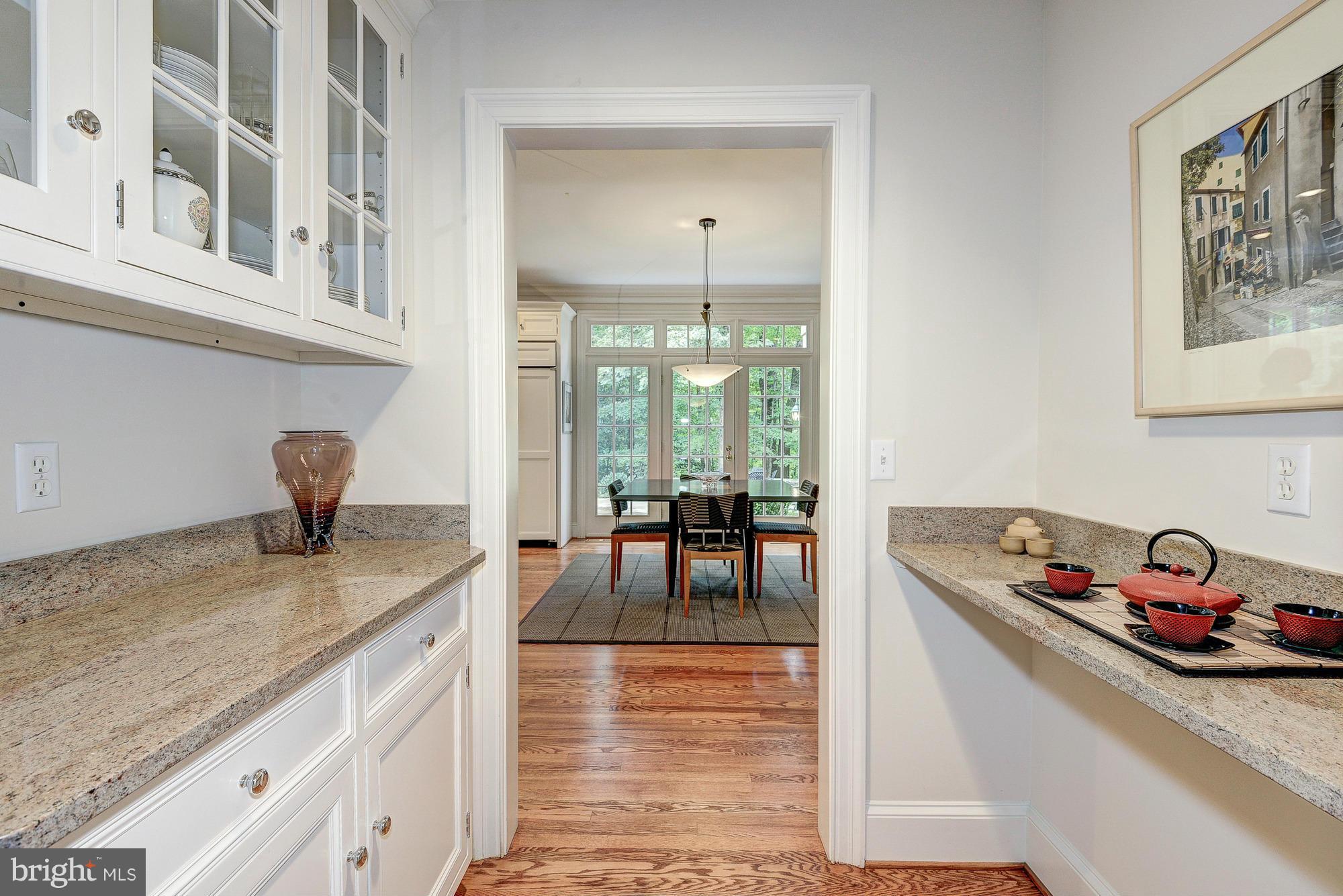 915 Chinquapin Road McLean, VA 22102 - Photo 6 of 30 Butler's Pantry