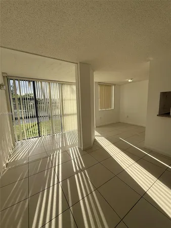 $2,300 | Verabella Falls Condominiums, Miami, FL 33193