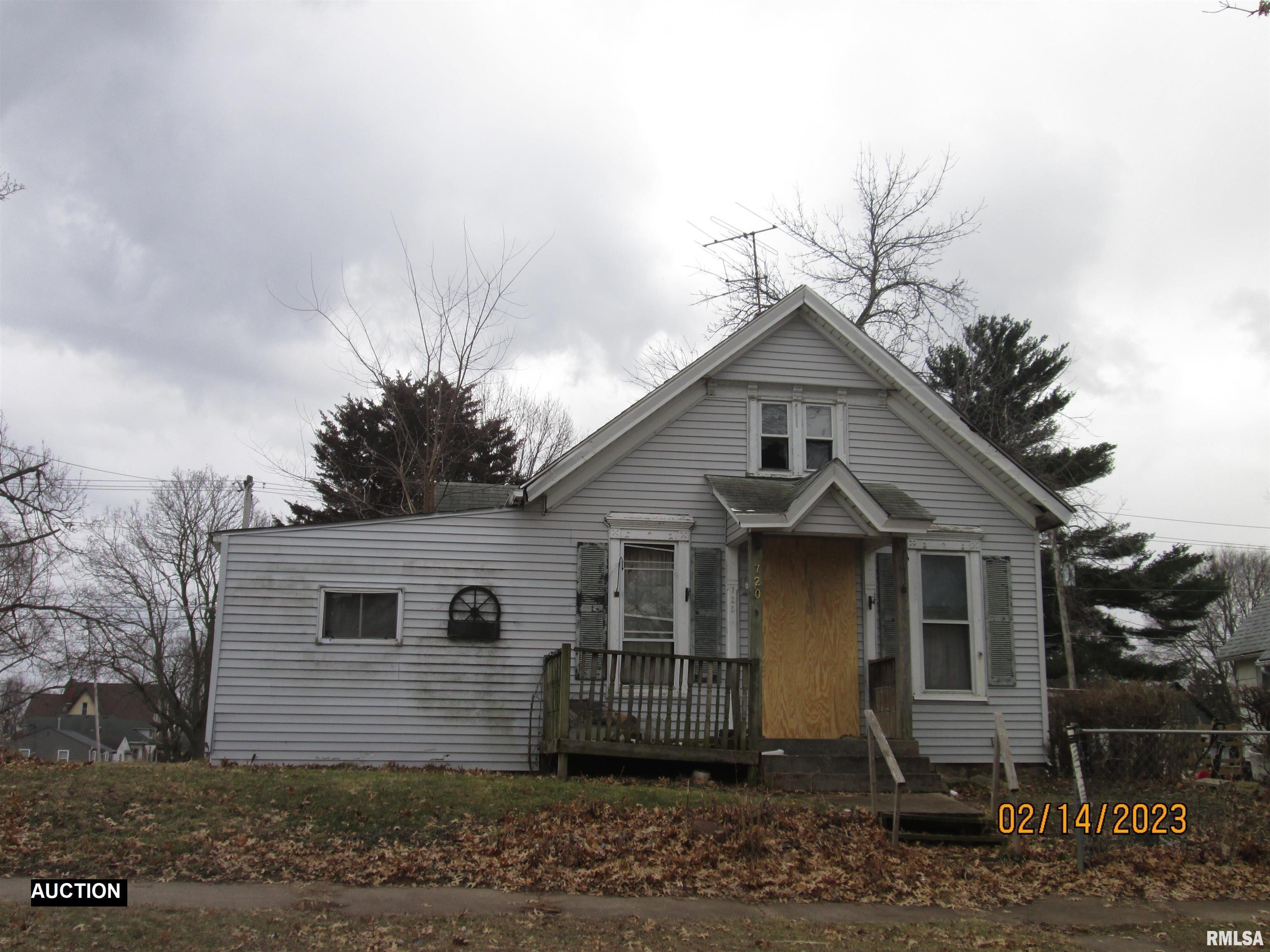 720 11th Avenue Rock Island, IL 61201 - Photo 1 of 4