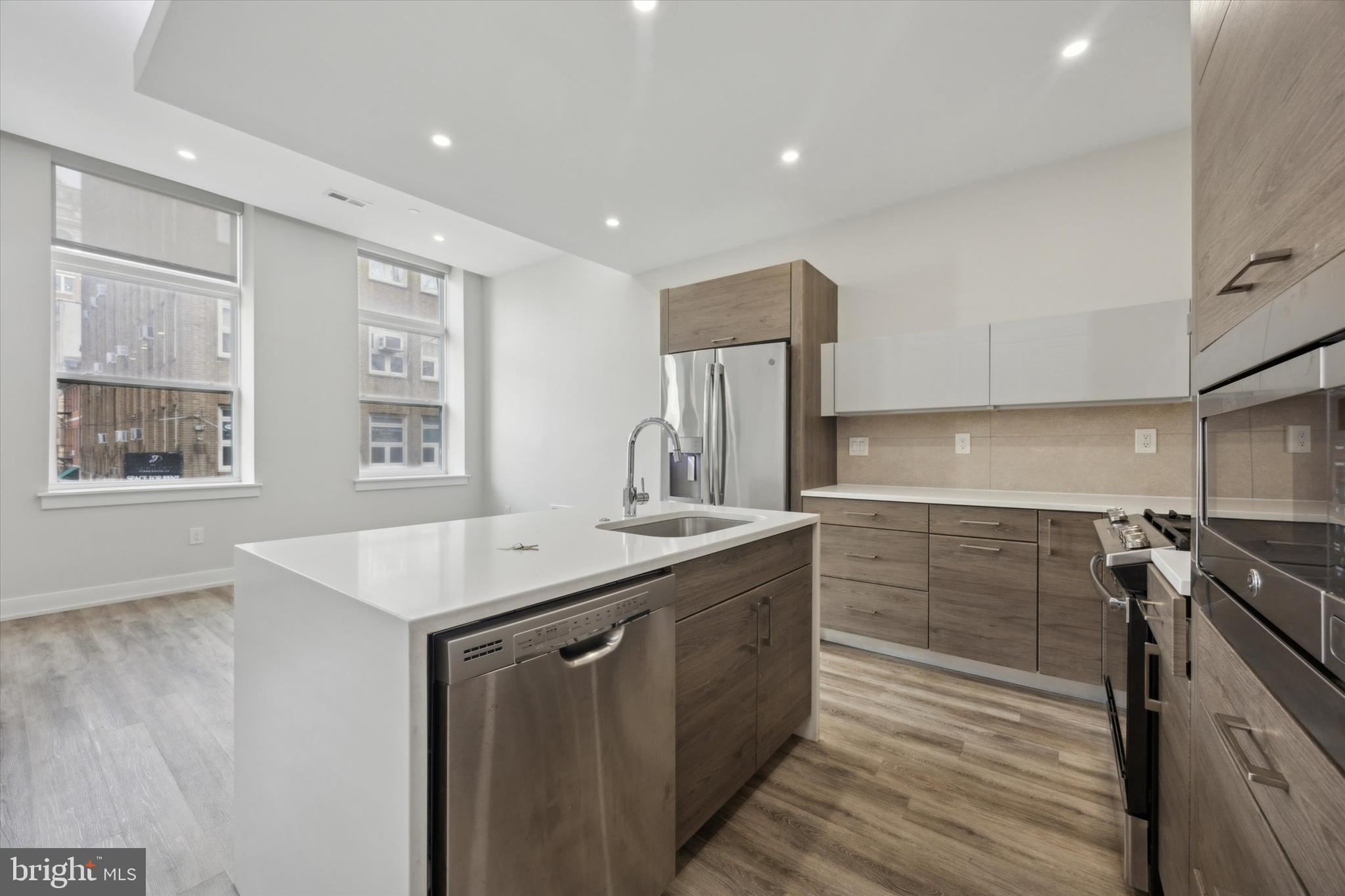 802 Sansom Street, Unit 303 Philadelphia, PA 19107 - Photo 3 of 15