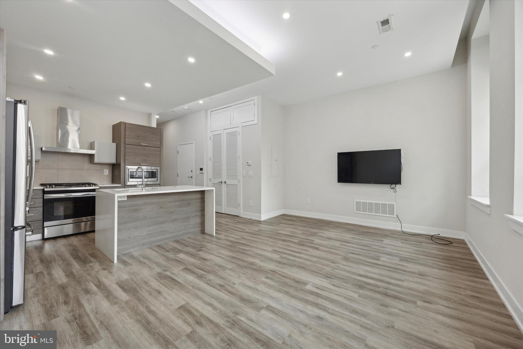 802 Sansom Street, Unit 303 Philadelphia, PA 19107 - Photo 6 of 15