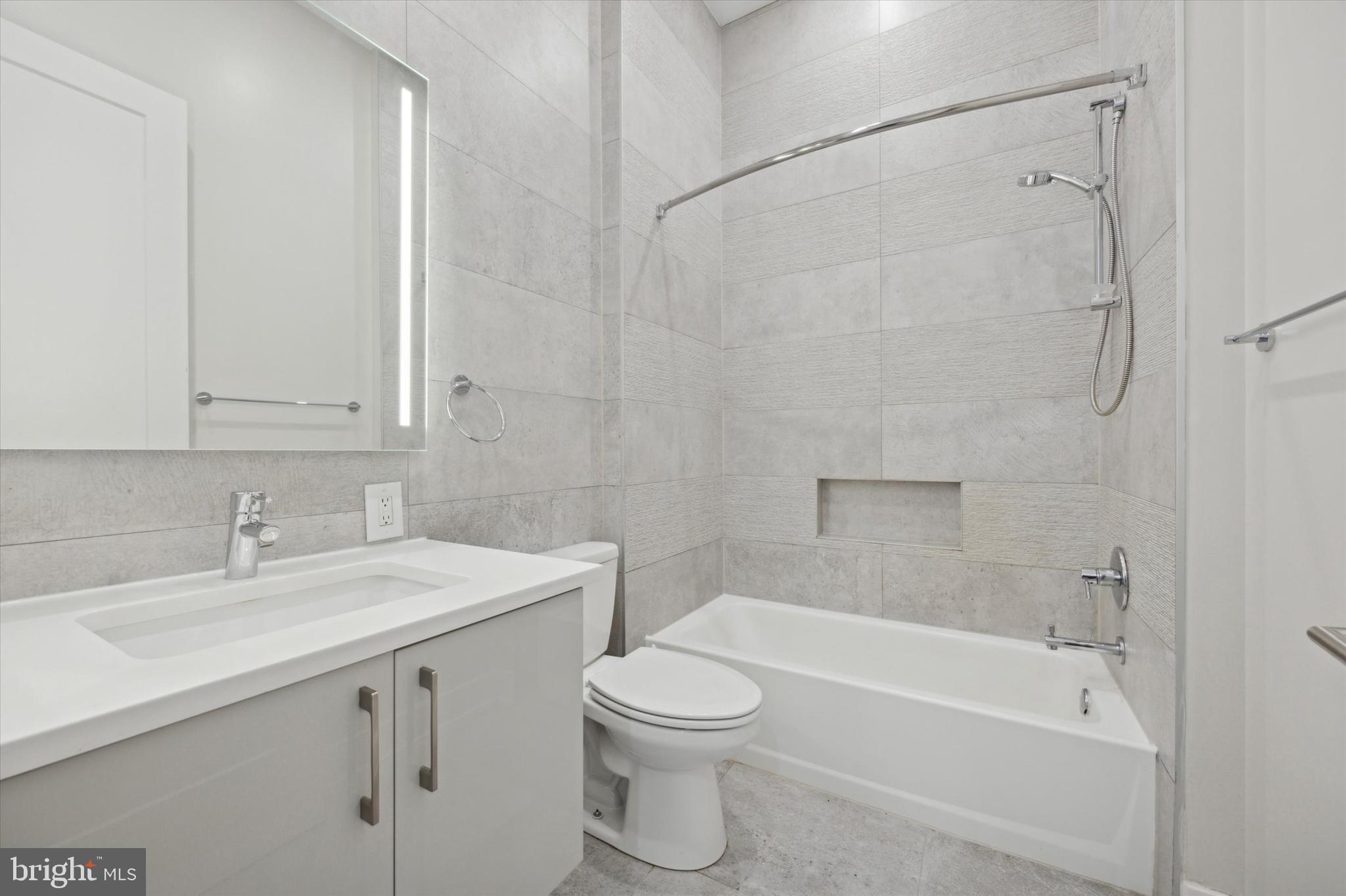 802 Sansom Street, Unit 303 Philadelphia, PA 19107 - Photo 8 of 15