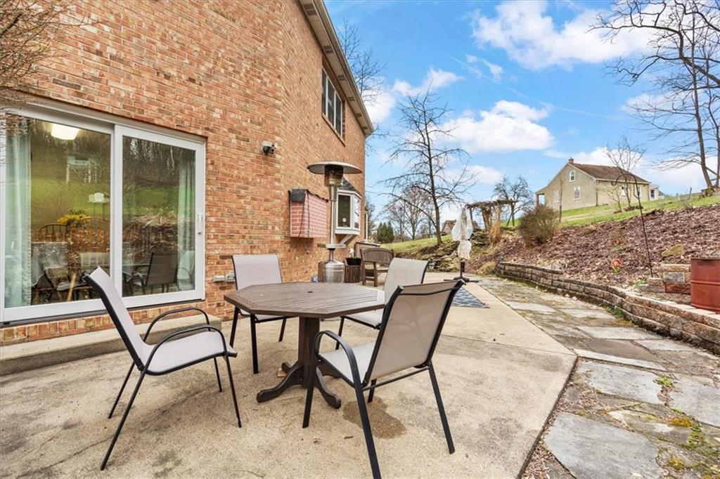 155 Ramage Road Pittsburgh, PA 15214 - Photo 27 of 33 Gallery Image 27