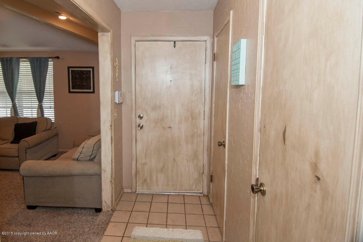 5300 Wheeler Lane Amarillo, TX 79110 - Photo 4 of 29 a bathroom with a shower