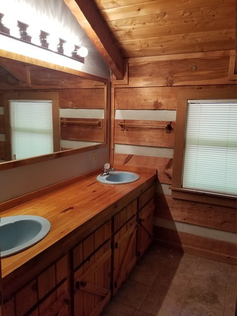265 Bolingview Road Juliette, GA 31046 - Photo 10 of 21 a bathroom with a sink and a mirror