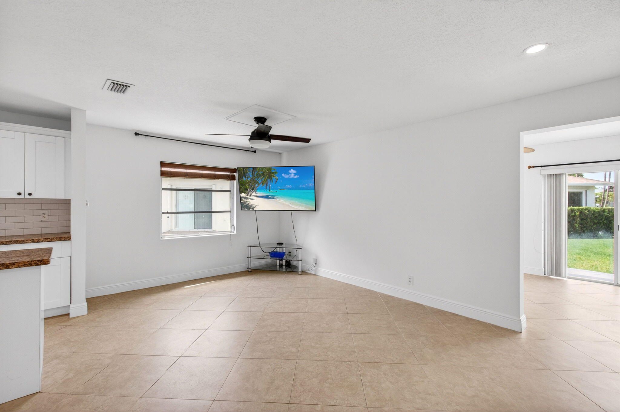 6038 Lasalle Road Delray Beach, FL 33484 - Photo 24 of 84 Living Room