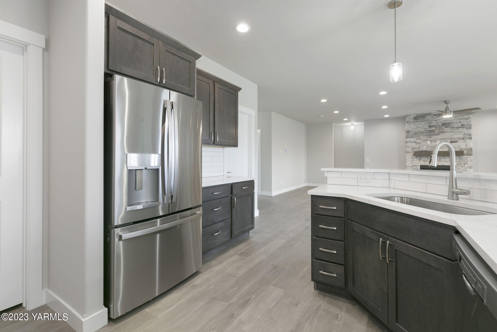 7302 Vista Ridge Avenue Yakima, WA 98903 - Photo 11 of 23 Kitchen