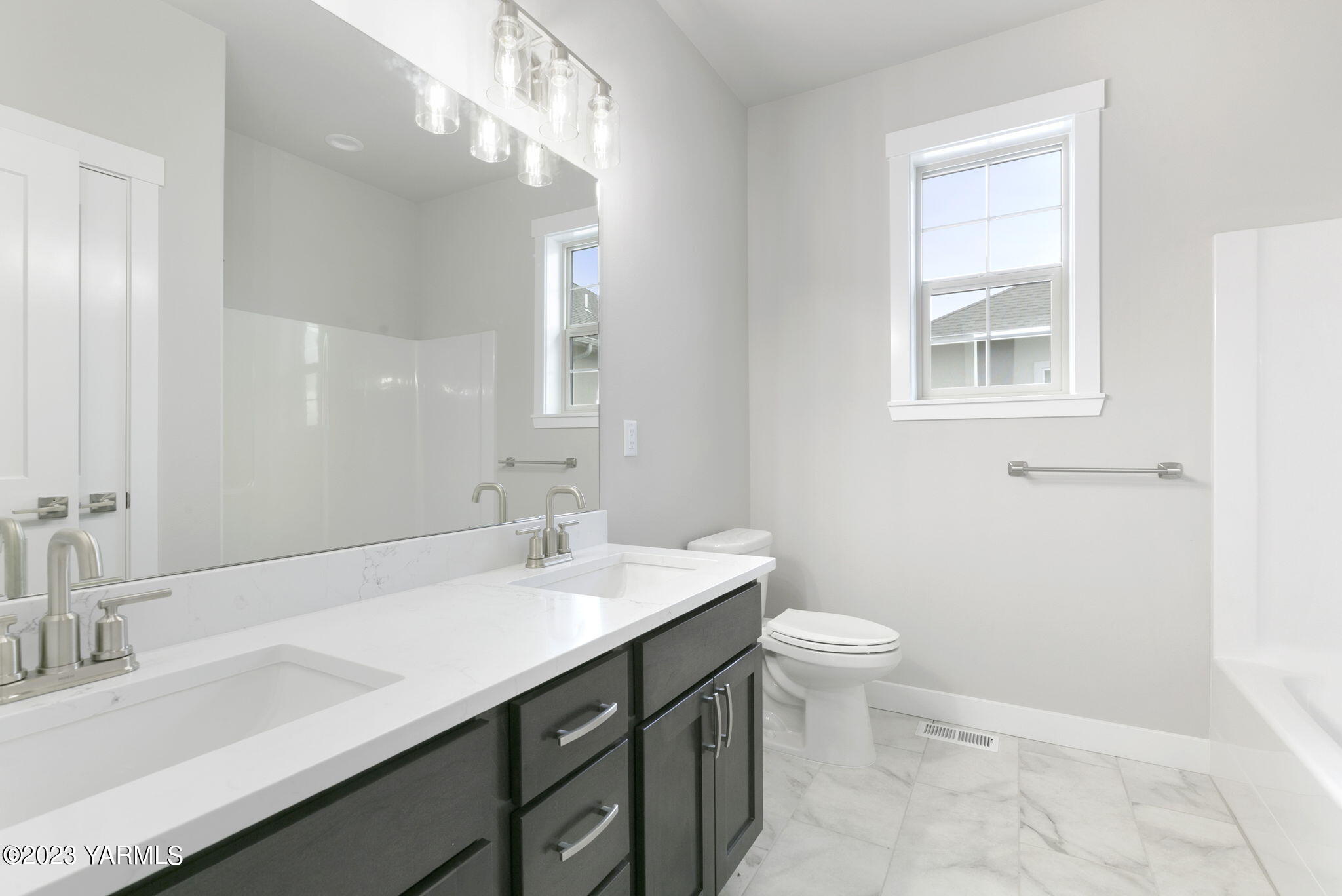 7302 Vista Ridge Avenue Yakima, WA 98903 - Photo 20 of 23 Bathroom