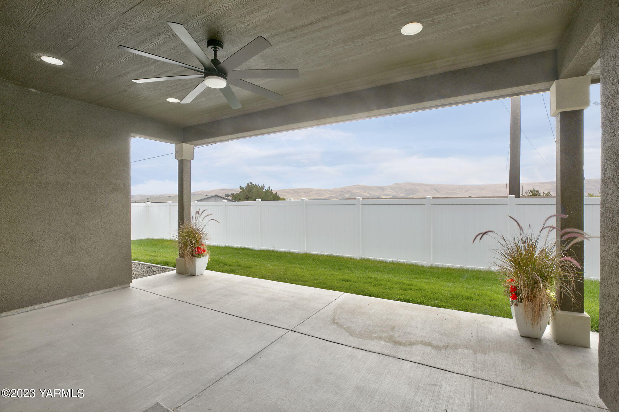 7302 Vista Ridge Avenue Yakima, WA 98903 - Photo 22 of 23 Covered Patio