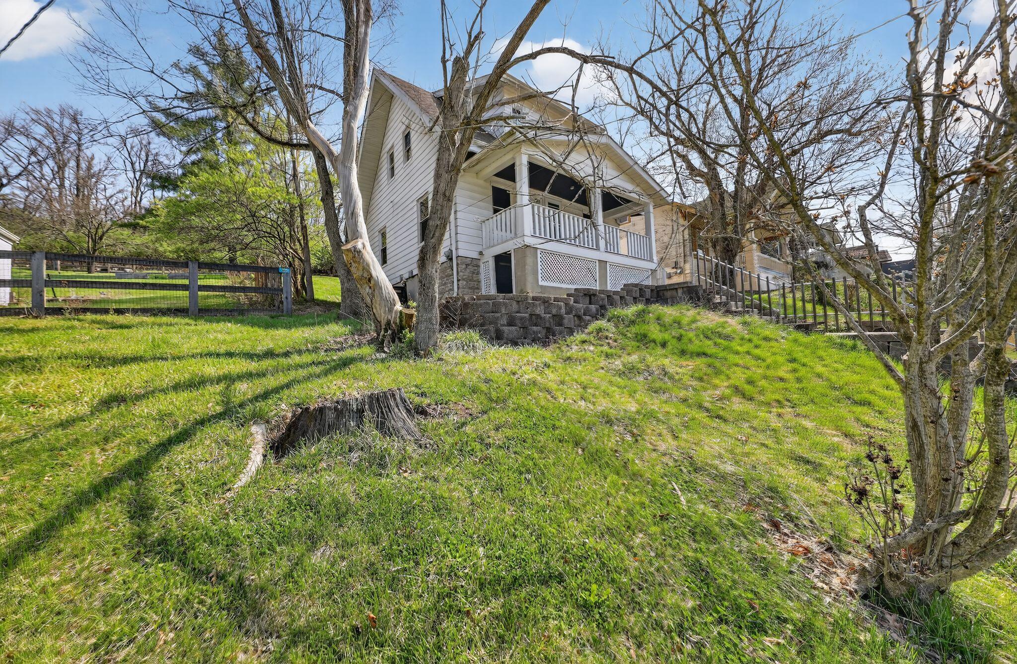 593 Waterworks Road Fort Thomas, KY 41075 - Photo 2 of 30 04_593_Waterworks_Rd_Fort_Thomas_KY_4107