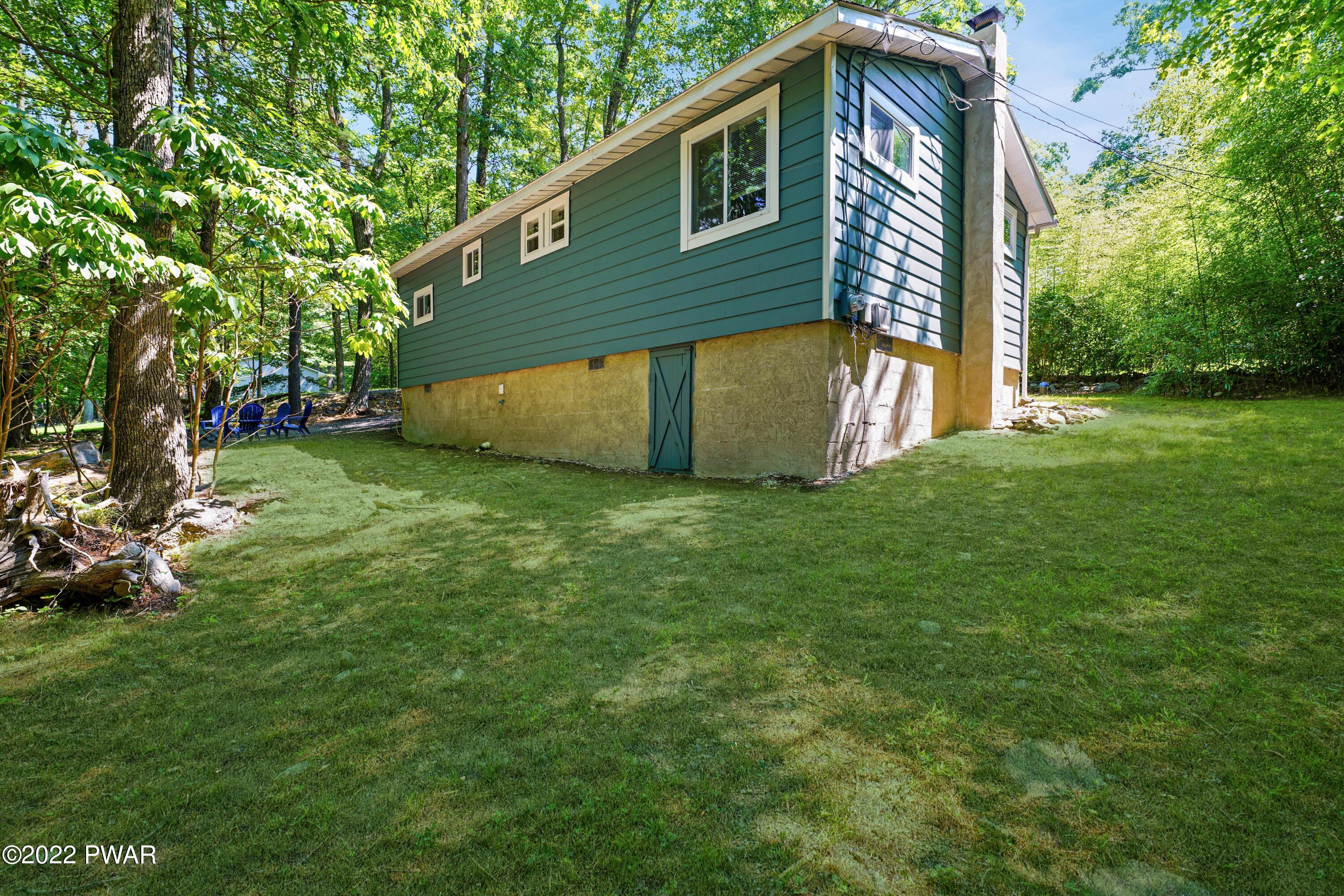 129 Chestnut Street Dingmans Ferry, PA 18328 - Photo 4 of 27