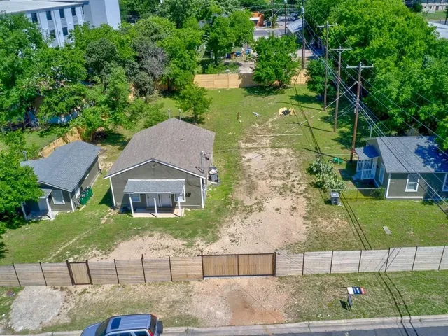 $1,000 | 2614 Sol Wilson Avenue, Unit A, Austin, TX 78702