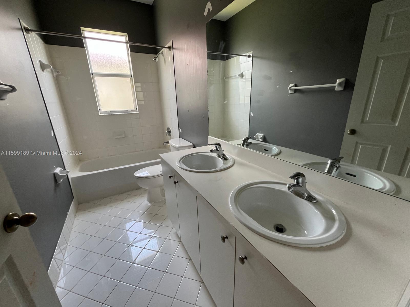 1457 Northeast 40th Road Homestead, FL 33033 - Photo 17 of 25
