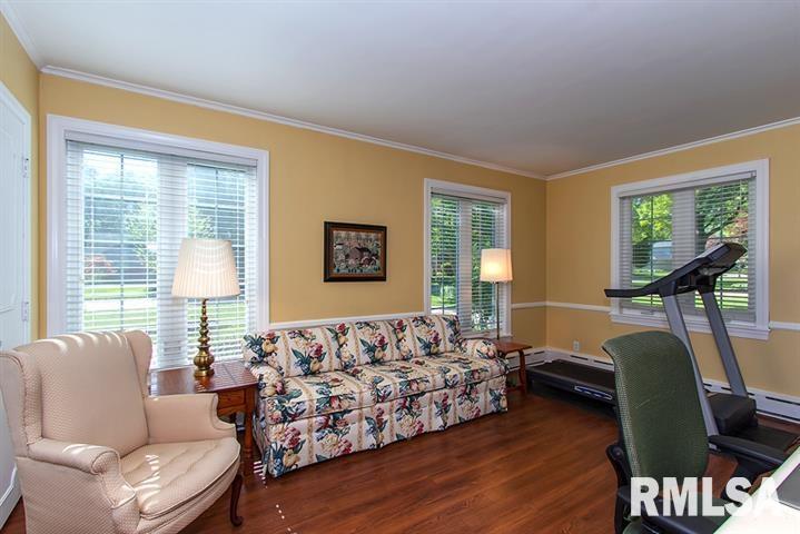 2244 Fairhaven Road Davenport, IA 52803 - Photo 12 of 24 Gallery Image 12