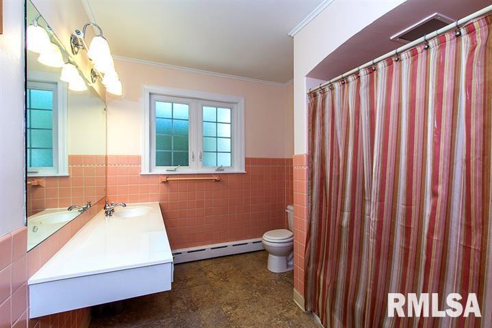 2244 Fairhaven Road Davenport, IA 52803 - Photo 13 of 24 Gallery Image 13