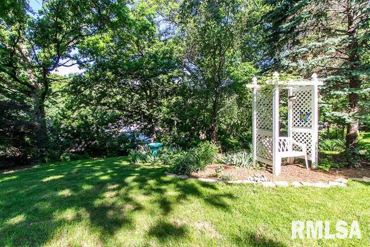 2244 Fairhaven Road Davenport, IA 52803 - Photo 21 of 24 Gallery Image 21