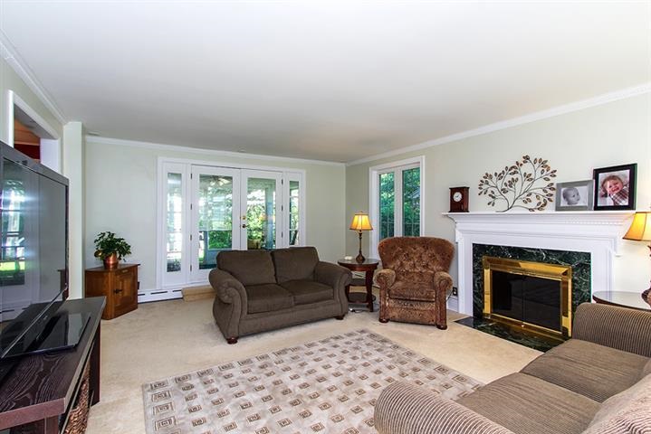 2244 Fairhaven Road Davenport, IA 52803 - Photo 4 of 24 Gallery Image 4