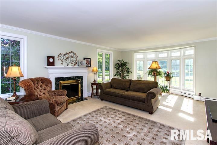 2244 Fairhaven Road Davenport, IA 52803 - Photo 5 of 24 Gallery Image 5