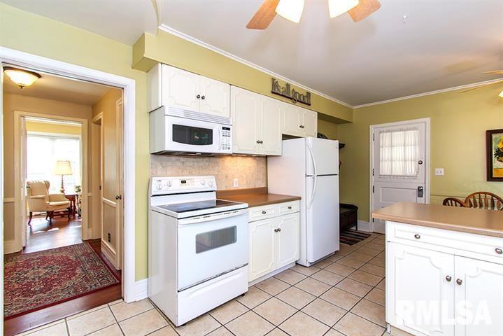 2244 Fairhaven Road Davenport, IA 52803 - Photo 9 of 24 Gallery Image 9
