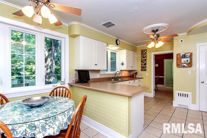 2244 Fairhaven Road Davenport, IA 52803 - Photo 10 of 24 Gallery Image 10