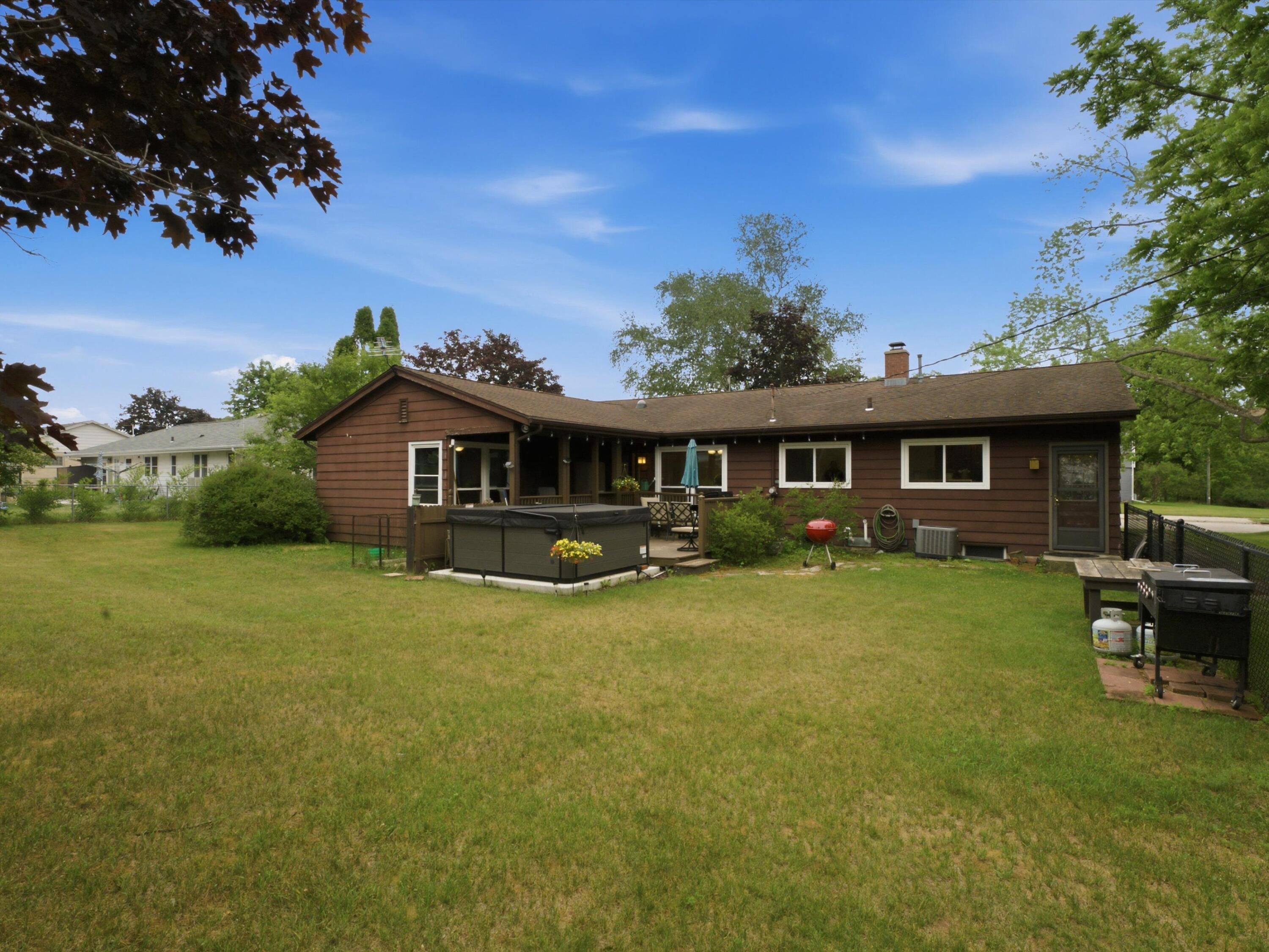 2830 35th Street Two Rivers, WI 54241 - Photo 7 of 32 07-DSC01135