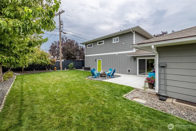 a view of a house with backyard and sitting area