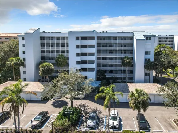 $319,000 | 290 Naples Cove Drive, Unit 2402, Naples, FL 34110