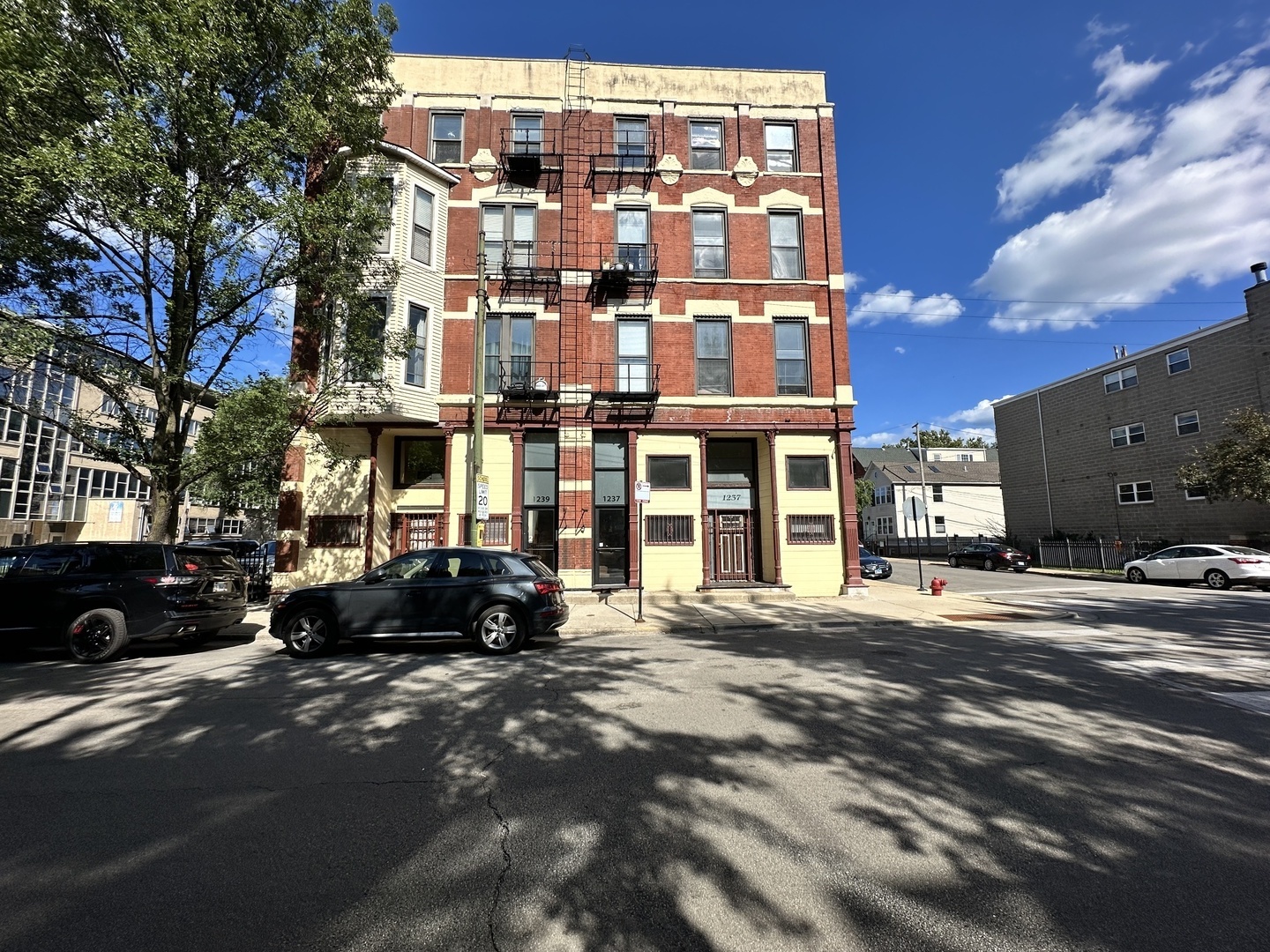 1237 North Noble Street, Unit 4 Chicago, IL 60642 - Photo 2 of 27 a building view