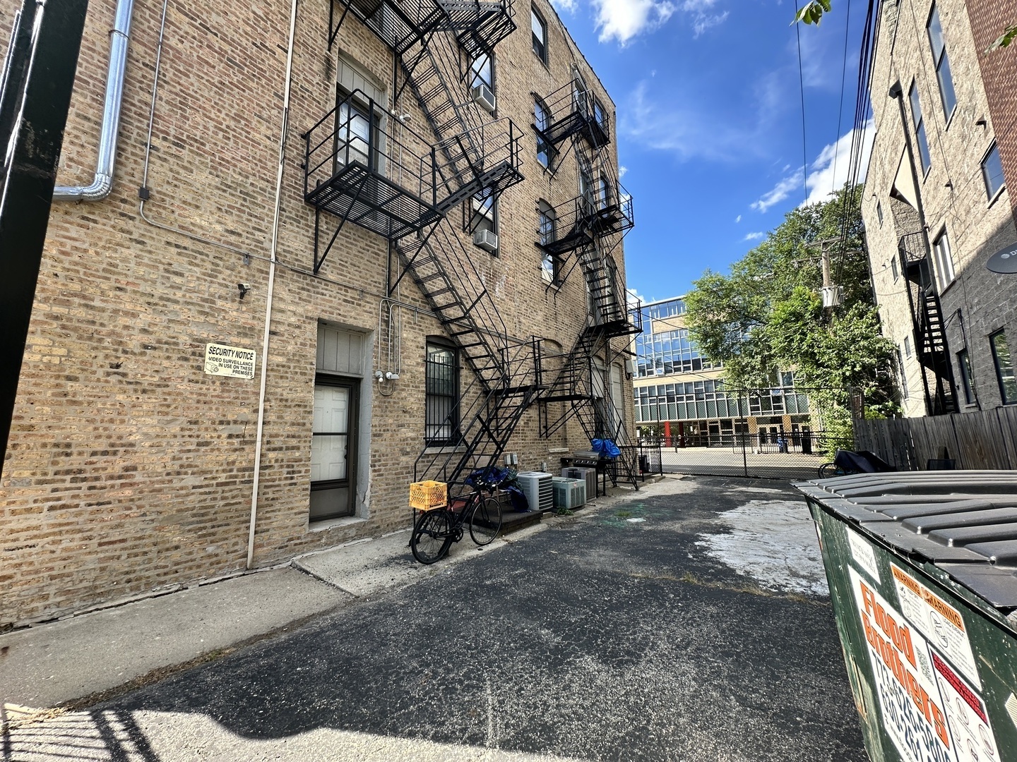 1237 North Noble Street, Unit 4 Chicago, IL 60642 - Photo 5 of 27 a view of outdoor space and yard