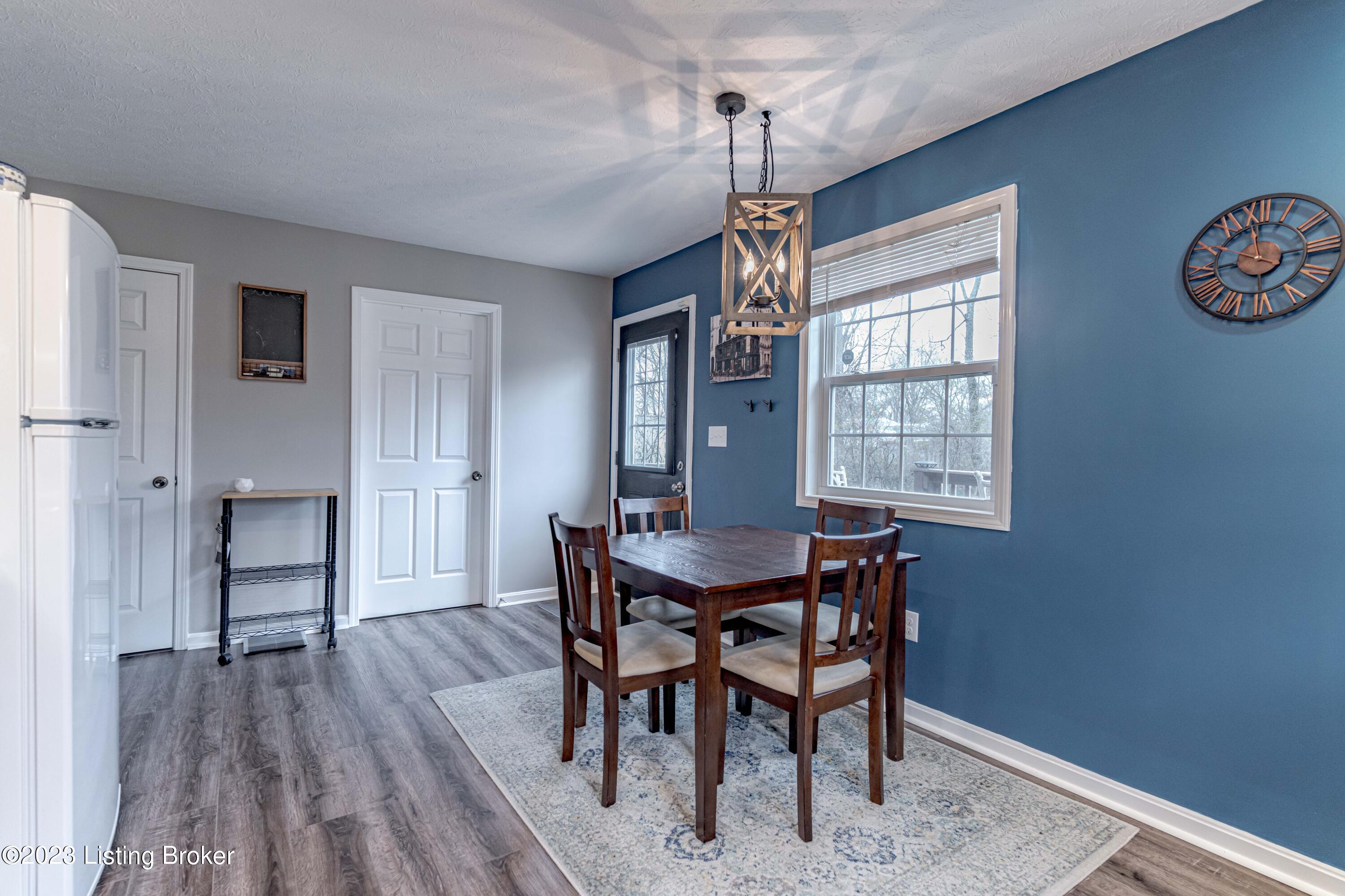 1025 Reeves Road Louisville, KY 40219 - Photo 3 of 41 DSC07619