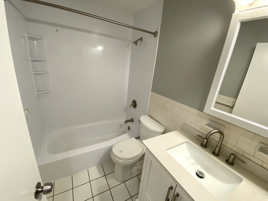 176 Swanson Road, Unit 306 Boxborough, MA 01719 - Photo 12 of 18